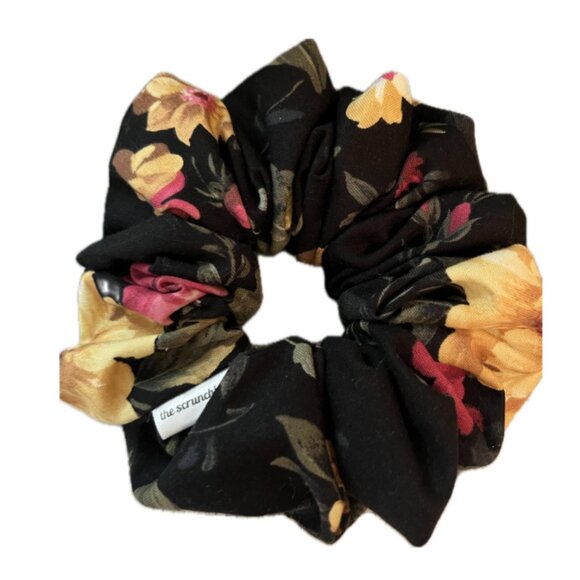 Regular Scrunchie- Black Flower Print - Picture 1 of 1